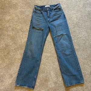 Abercrombie and Fitch The 90’s Relaxed Jean High Rise, size 27/4r